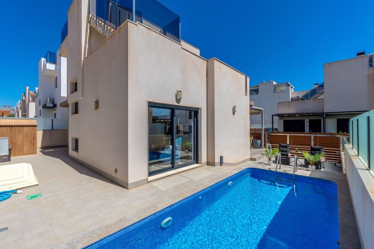 5 bedroom Villa for sale in Torrevieja - € 439,000 (Ref: 9470146)