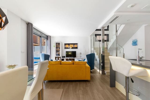 5 bedroom Villa for sale in Las Piscinas Naturales, Torrevieja - € 439,000 (Ref: 9470146)