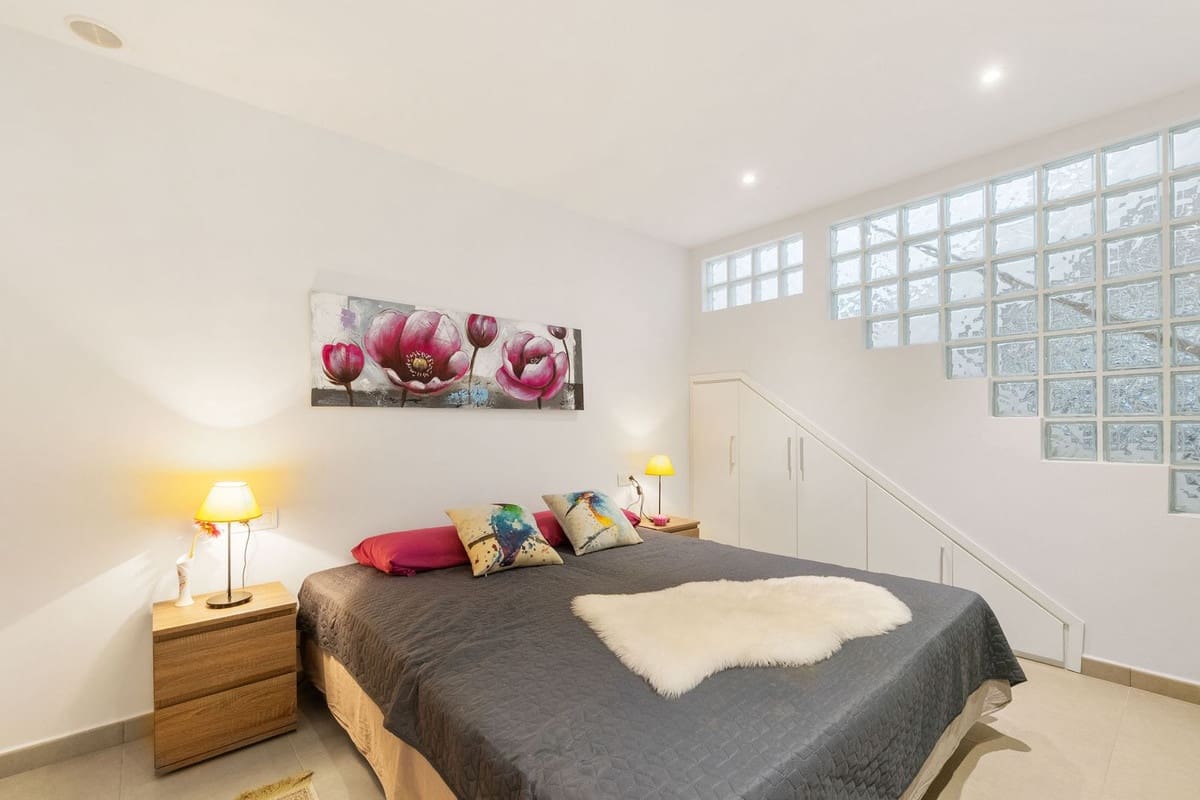 5 bedroom Villa for sale in Torrevieja - € 439,000 (Ref: 9470146)