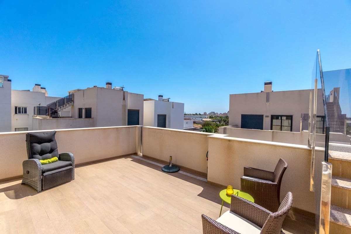 5 bedroom Villa for sale in Torrevieja - € 439,000 (Ref: 9470146)