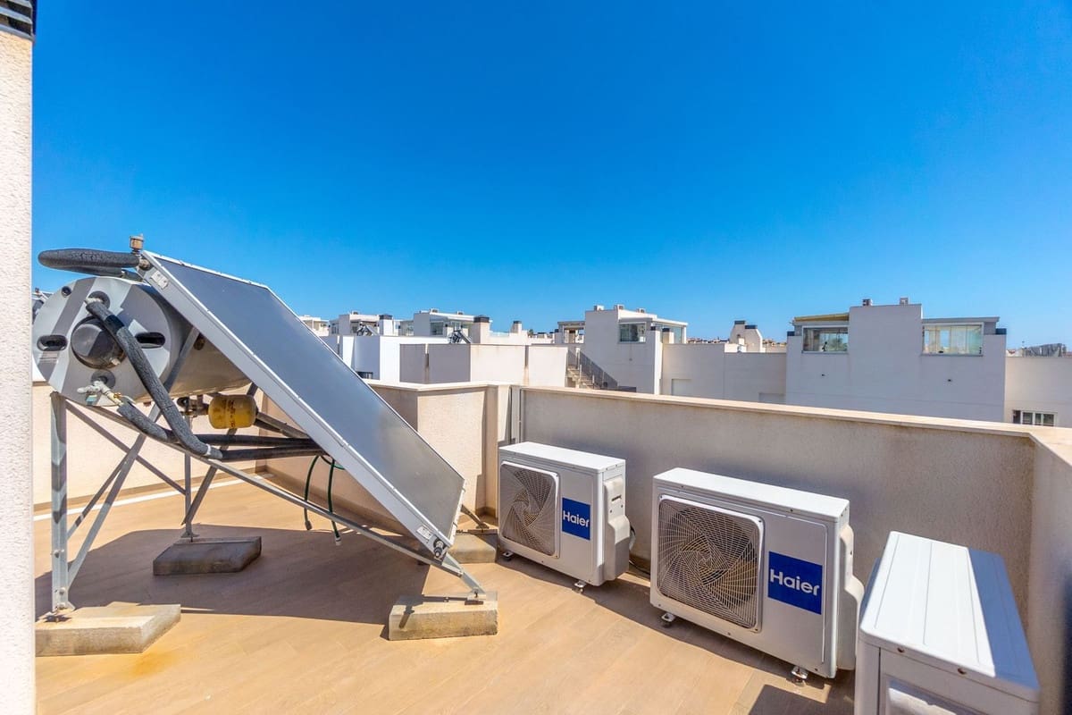 5 bedroom Villa for sale in Torrevieja - € 439,000 (Ref: 9470146)