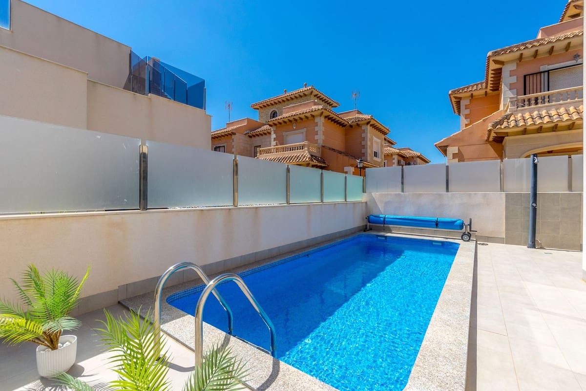 5 bedroom Villa for sale in Torrevieja - € 439,000 (Ref: 9470146)