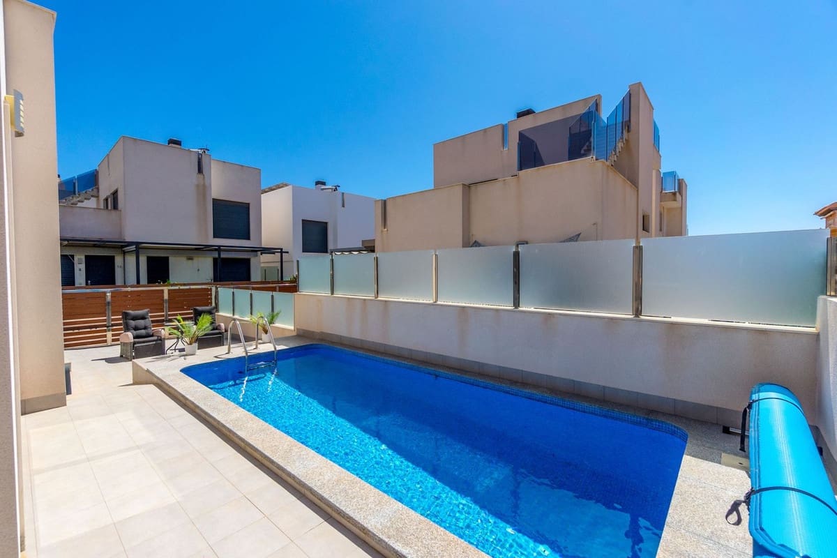5 bedroom Villa for sale in Torrevieja - € 439,000 (Ref: 9470146)
