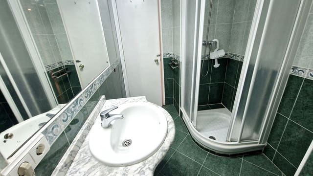 1 bedroom Apartment for sale in Castillo Sohail, Fuengirola - € 220,000 (Ref: 9470150)