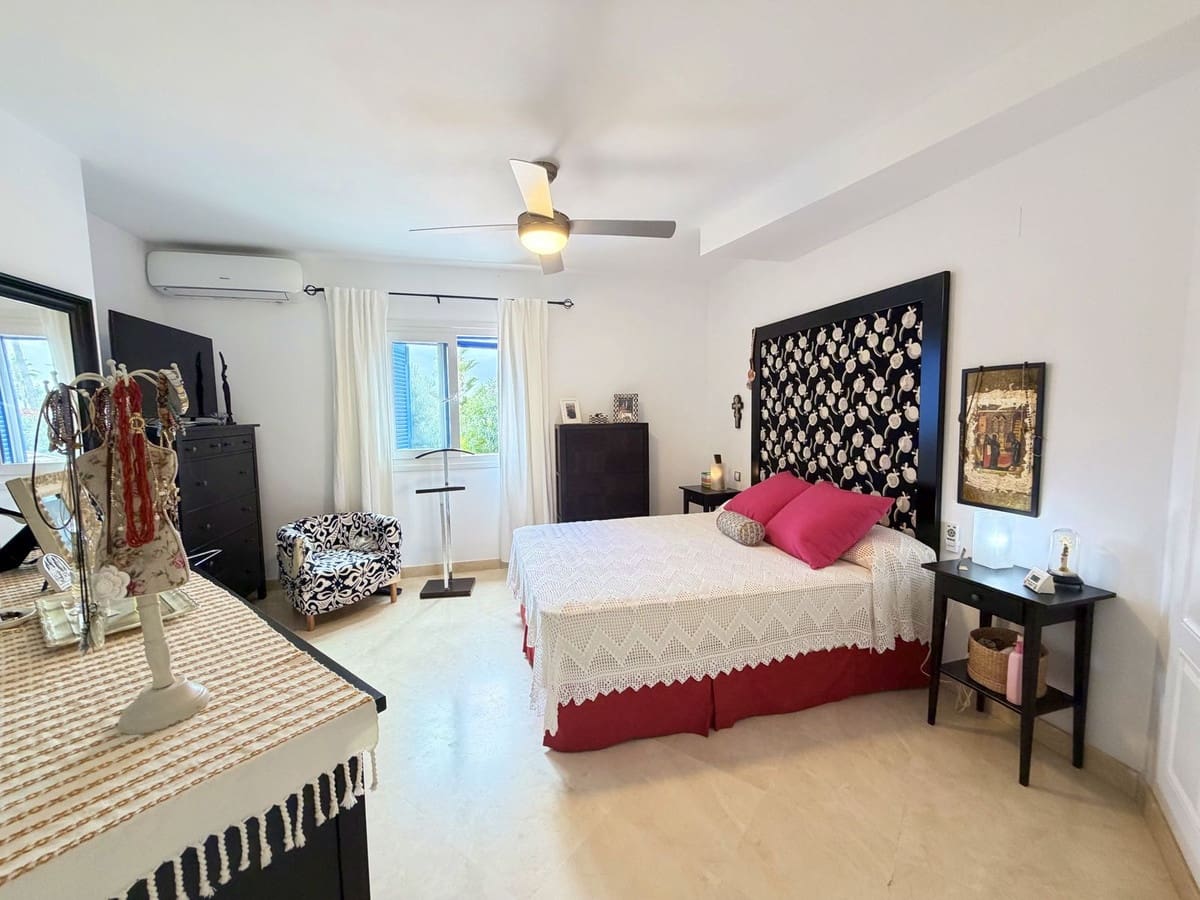 3 bedroom Apartment for sale in San Luis de Sabinillas - € 780,000 (Ref: 9470775)