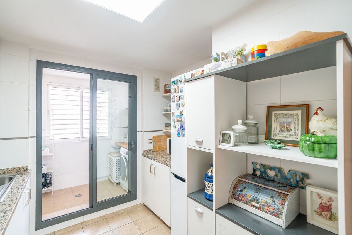 3 bedroom Apartment for sale in La Cala de Mijas - € 389,000 (Ref: 9470777)