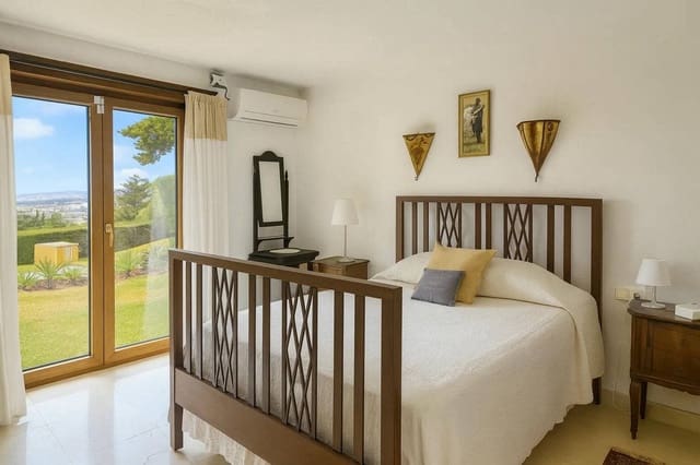 Chalet de 5 habitaciones en Parque Central, Estepona en venta - 1.900.000 € (Ref: 9470779)