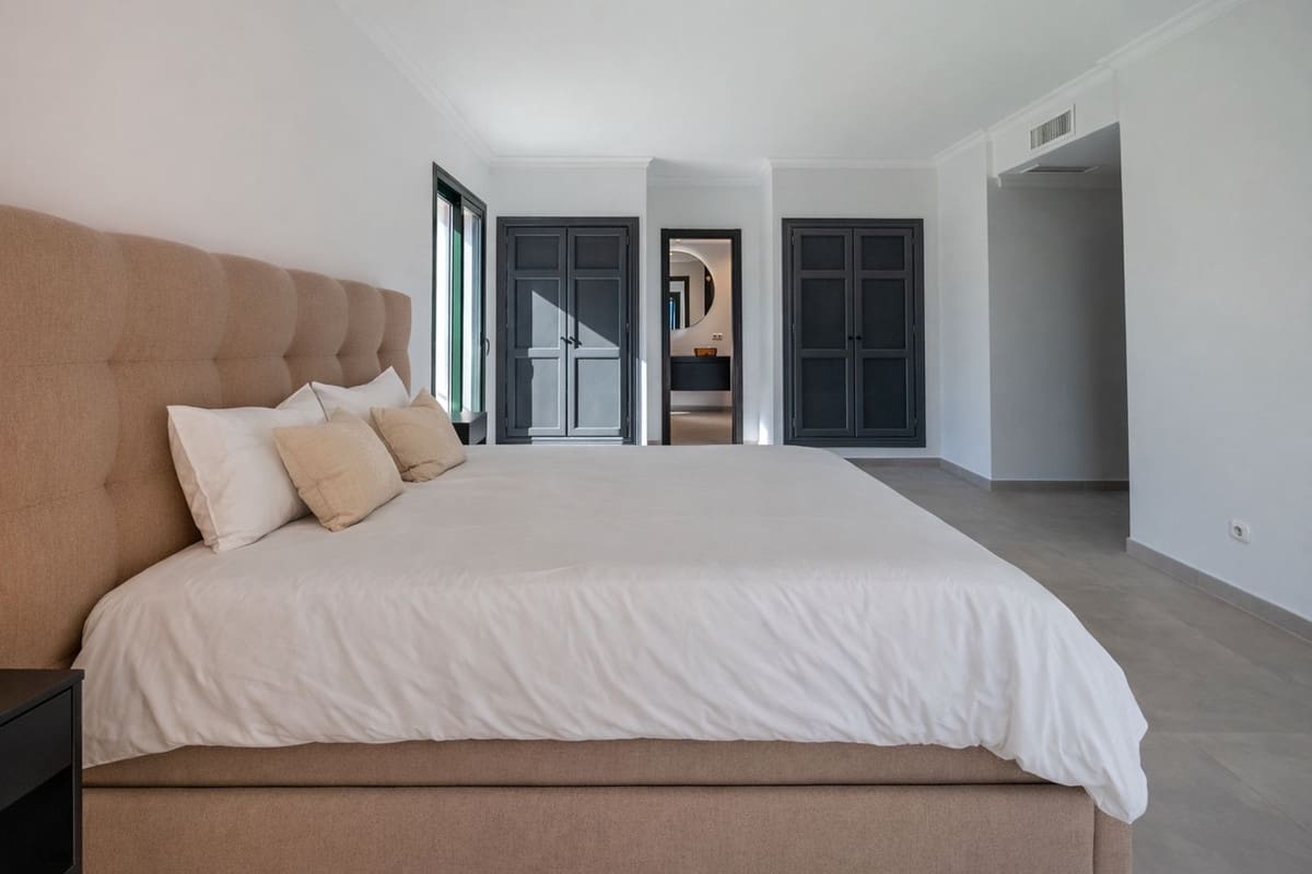 3 bedroom Apartment for sale in Monte Halcones - € 835,000 (Ref: 9471817)