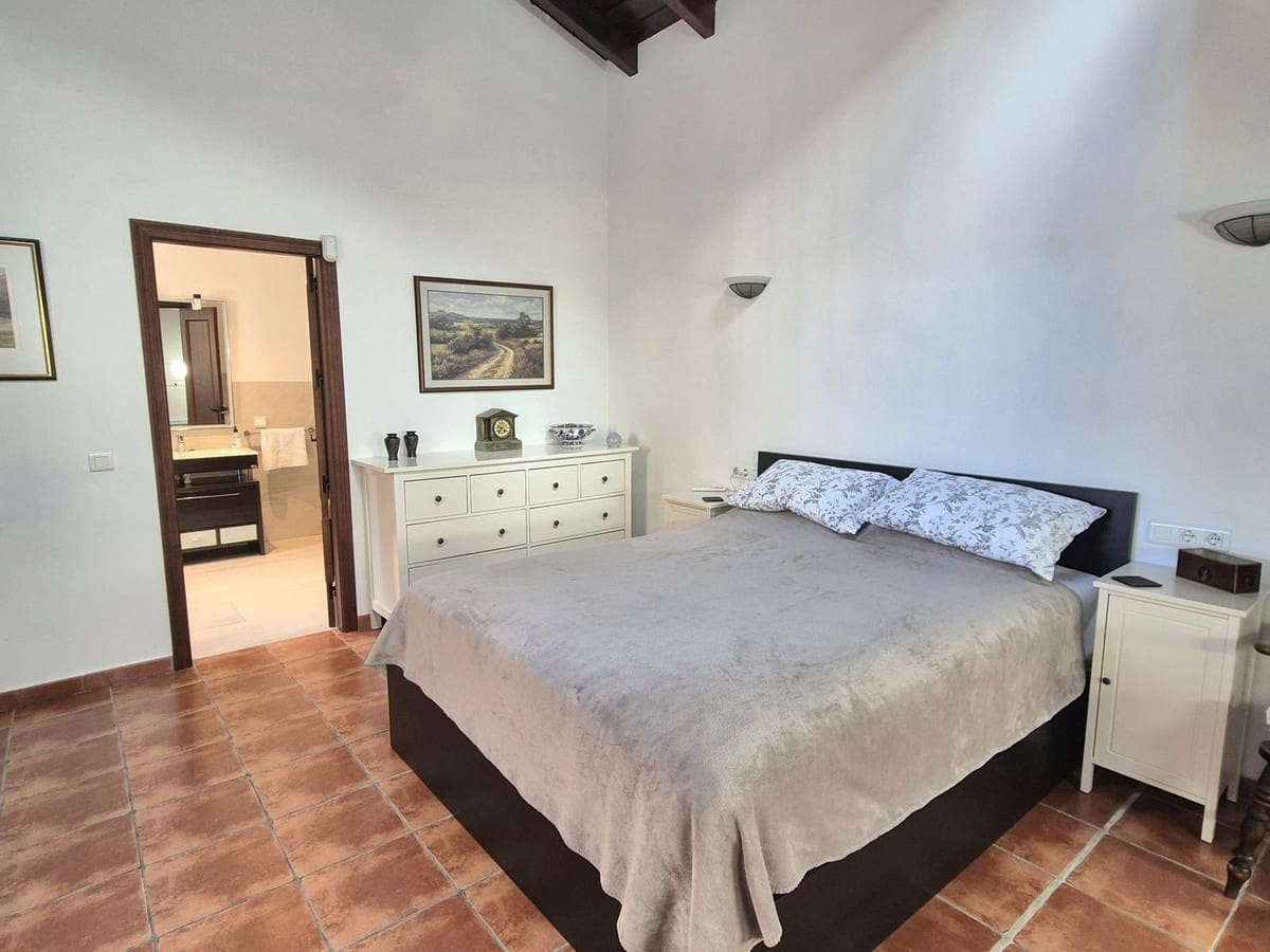 2 bedroom Villa for sale in Coin with pool - € 475,000 (Ref: 9481658)