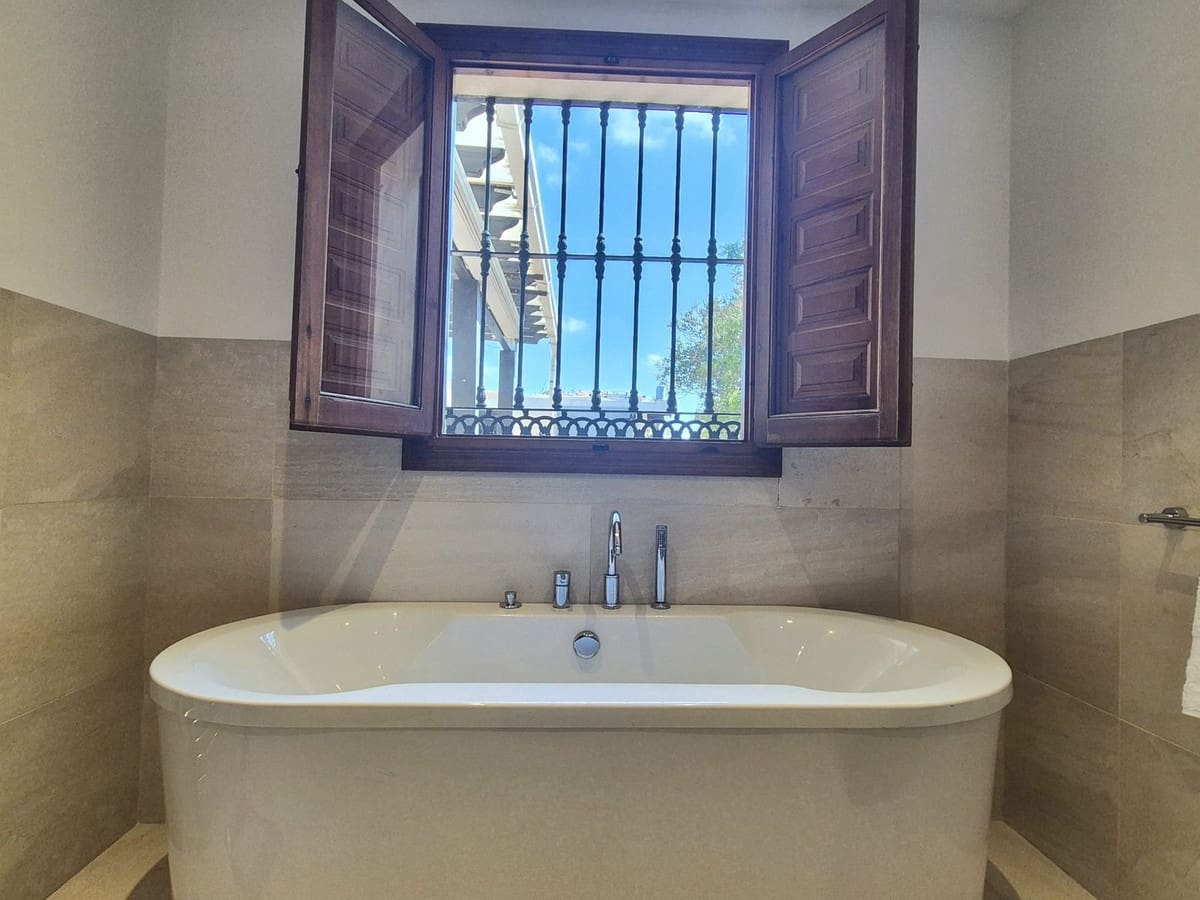 2 bedroom Villa for sale in Coin with pool - € 475,000 (Ref: 9481658)