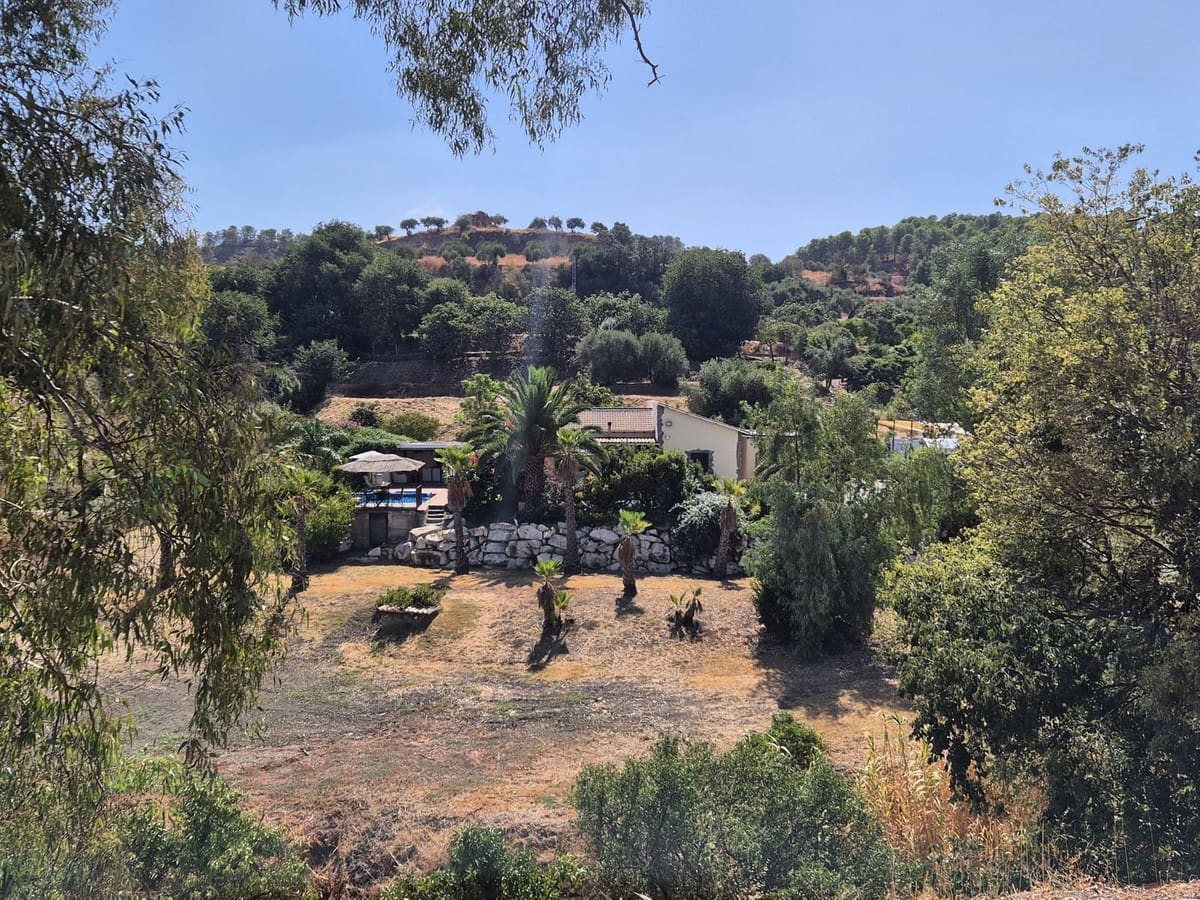 2 bedroom Villa for sale in Coin with pool - € 475,000 (Ref: 9481658)