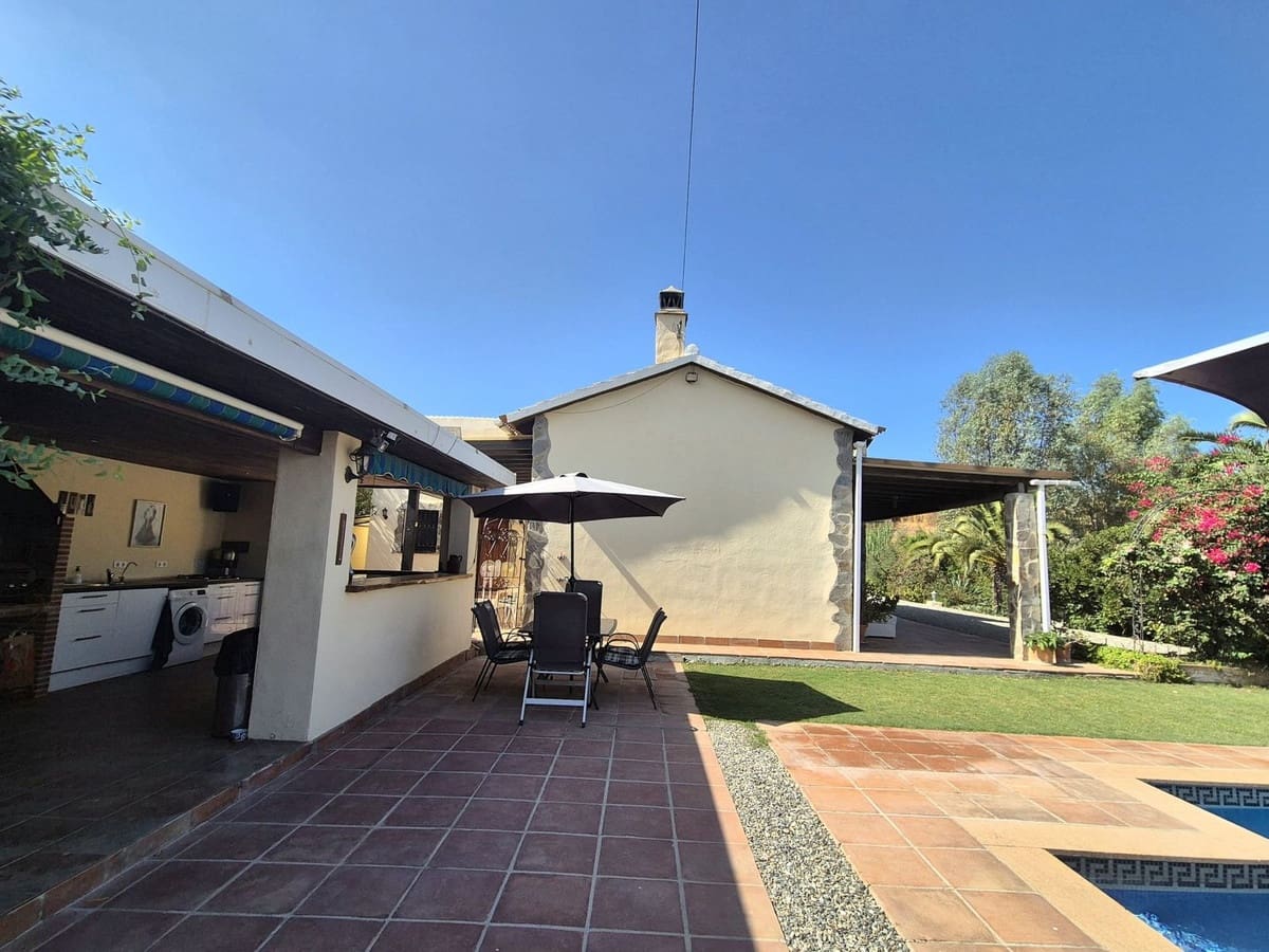 2 bedroom Villa for sale in Coin with pool - € 475,000 (Ref: 9481658)