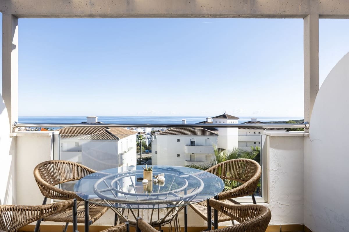 2 bedroom Apartment for sale in La Duquesa / Puerto de la Duquesa - € 240,000 (Ref: 9481659)