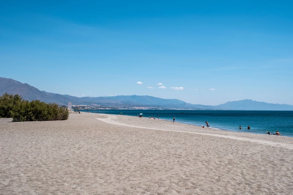 2 bedroom Apartment for sale in La Duquesa / Puerto de la Duquesa - € 240,000 (Ref: 9481659)