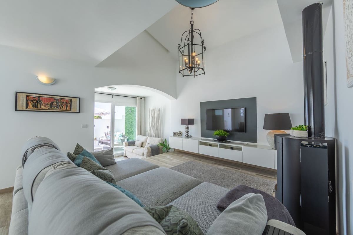 3 soverom Villa til salgs i Estepona med svømmebasseng - € 699 000 (Ref: 9483283)