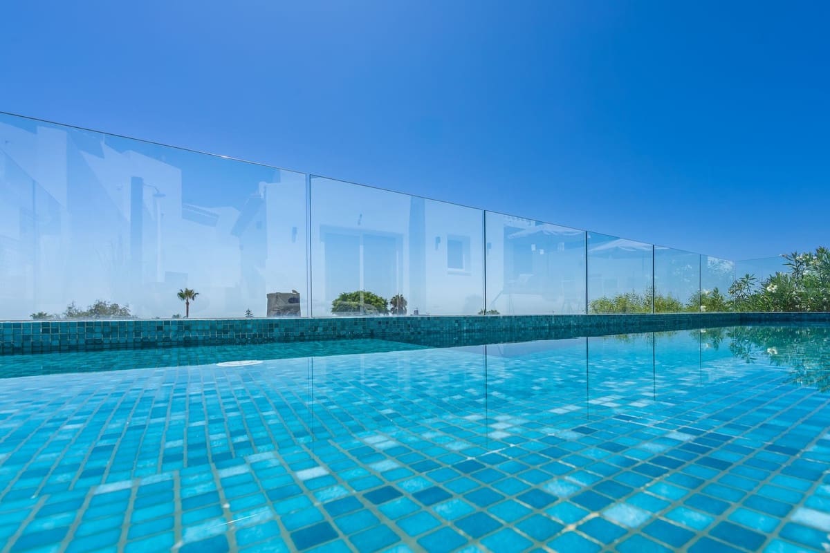 3 soverom Villa til salgs i Estepona med svømmebasseng - € 699 000 (Ref: 9483283)