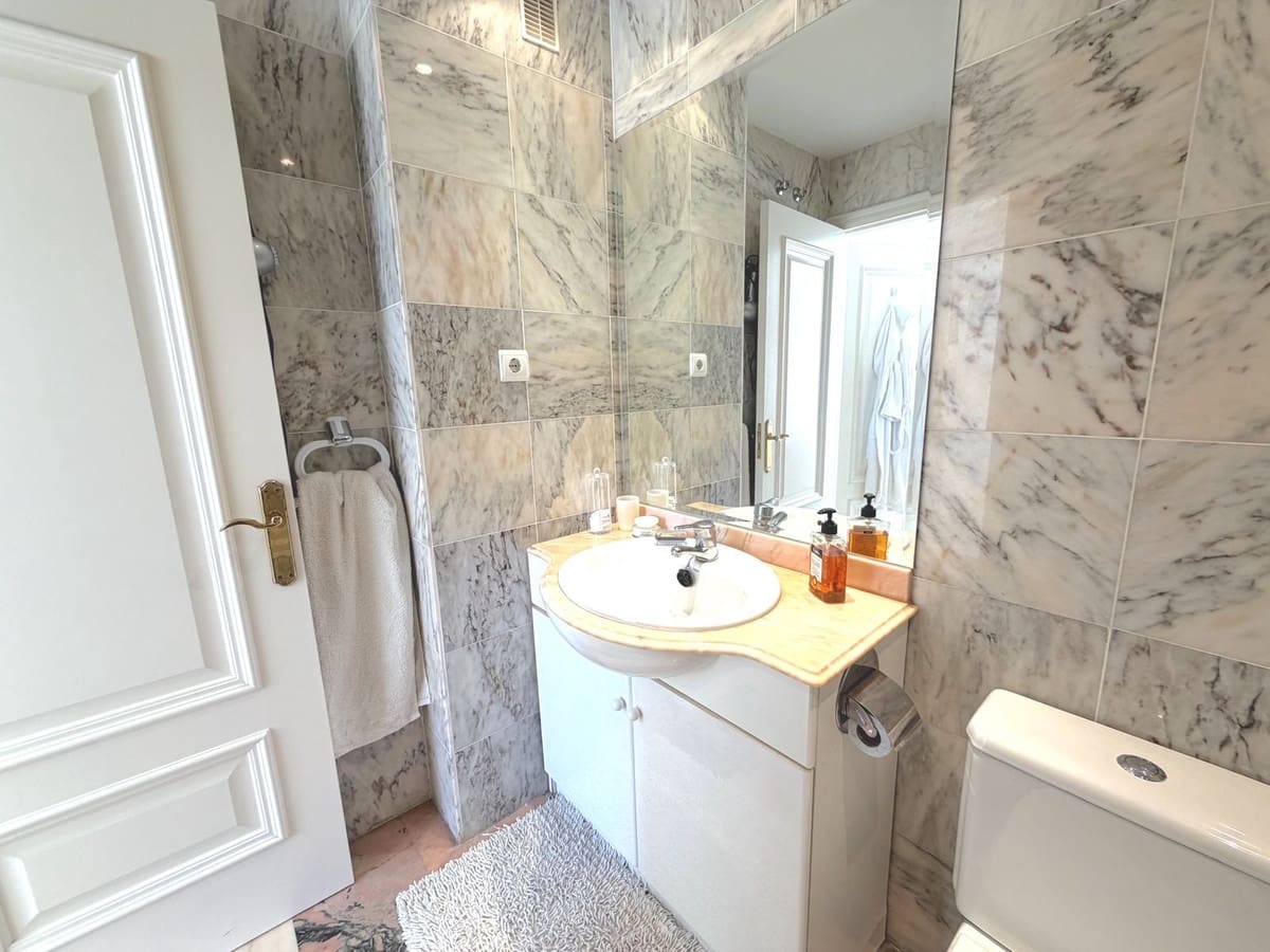 Apartamento de 2 habitaciones en Fuengirola en venta - 449.000 € (Ref: 9483673)