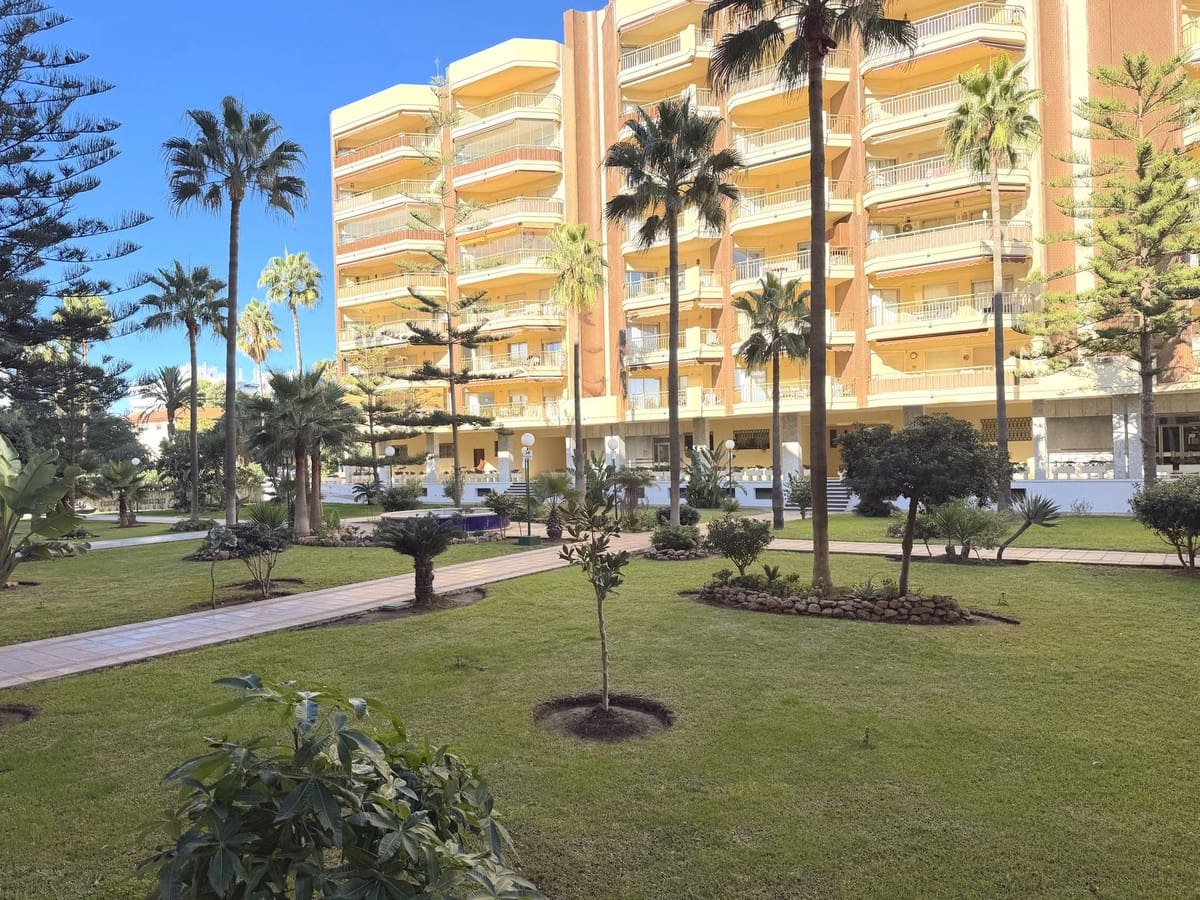 Apartamento de 2 habitaciones en Fuengirola en venta - 449.000 € (Ref: 9483673)