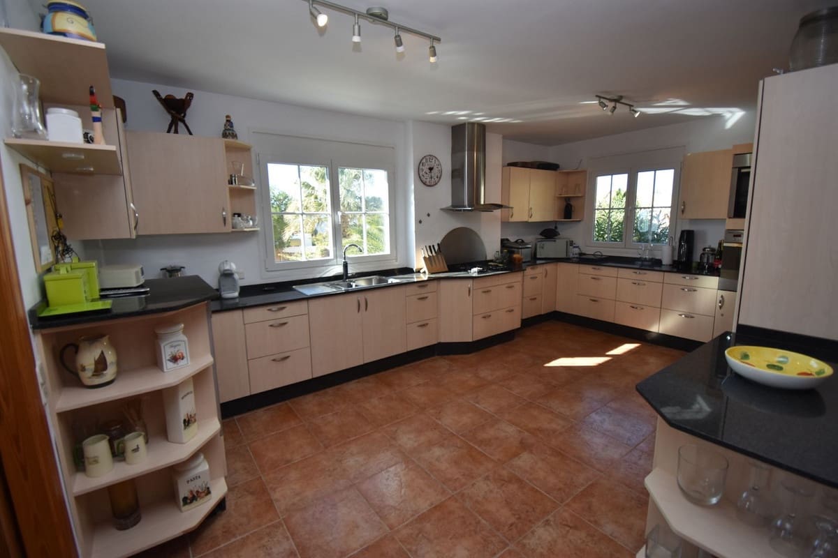 Chalet de 4 habitaciones en Mijas en venta con piscina - 1.300.000 € (Ref: 9488561)
