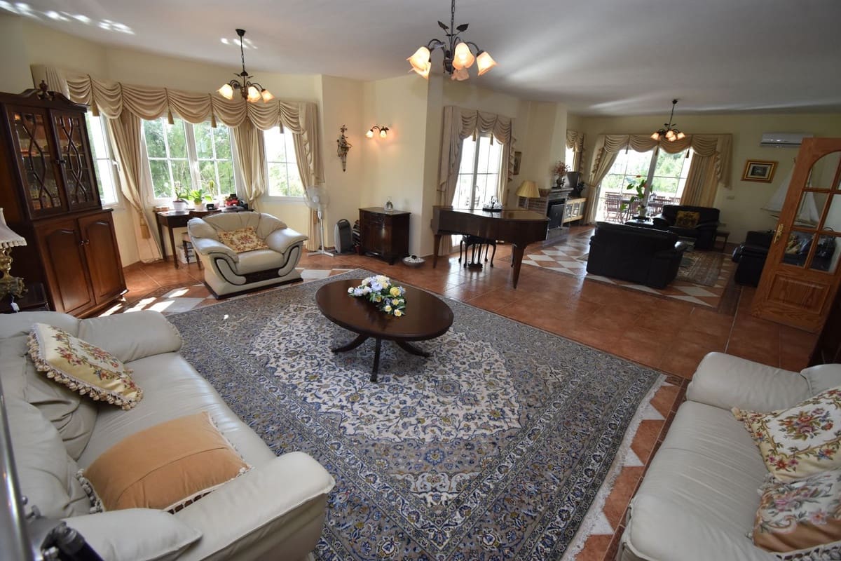 Chalet de 4 habitaciones en Mijas en venta con piscina - 1.300.000 € (Ref: 9488561)