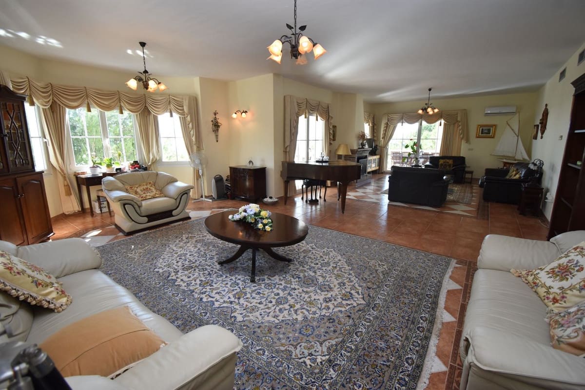 Chalet de 4 habitaciones en Mijas en venta con piscina - 1.300.000 € (Ref: 9488561)