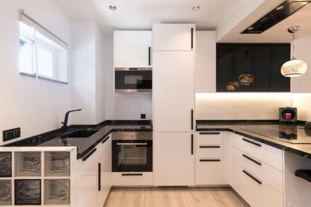 1 sypialnia Apartament na sprzedaż w Casco Antiguo, Marbella - 330 000 € (Ref: 9488563)