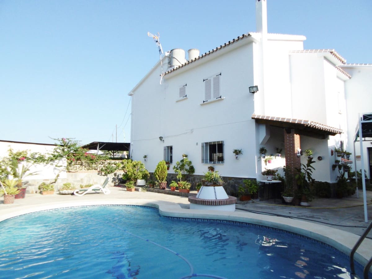 6 bedroom Villa for sale in Coin with pool - € 915,000 (Ref: 9488567)
