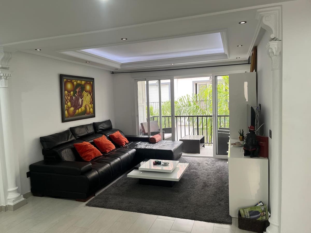 2 bedroom Apartment for sale in Fuengirola - € 475,000 (Ref: 9496593)