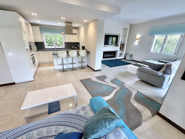 Chalet de 5 habitaciones en Puerto Banus, Marbella en venta con piscina - 1.695.000 € (Ref: 9496594)