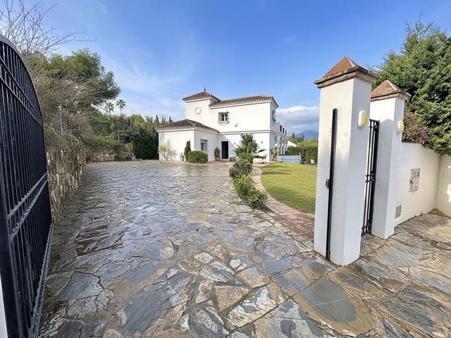 Chalet de 5 habitaciones en Puerto Banus, Marbella en venta con piscina - 1.695.000 € (Ref: 9496594)