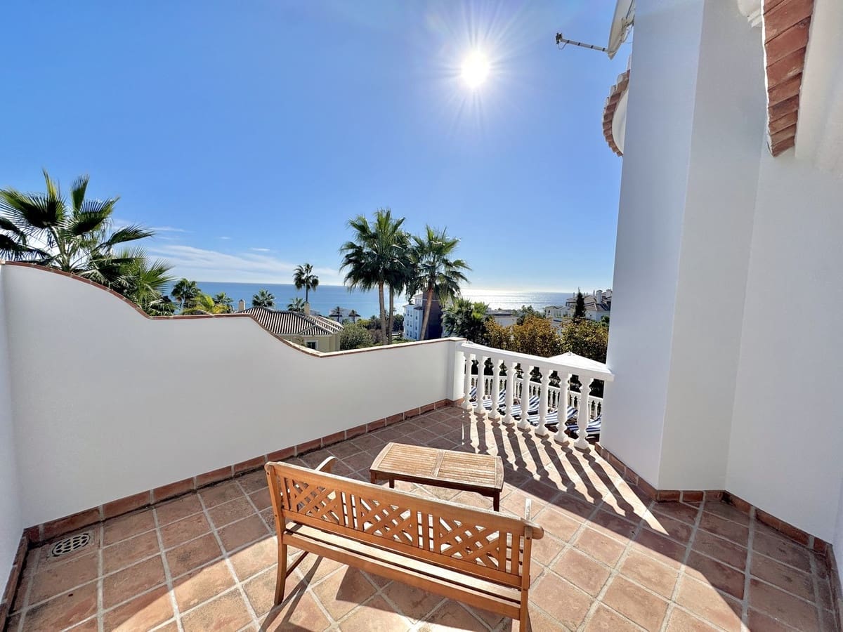 5 bedroom Villa for sale in La Cala de Mijas with pool - € 1,595,000 (Ref: 9496595)