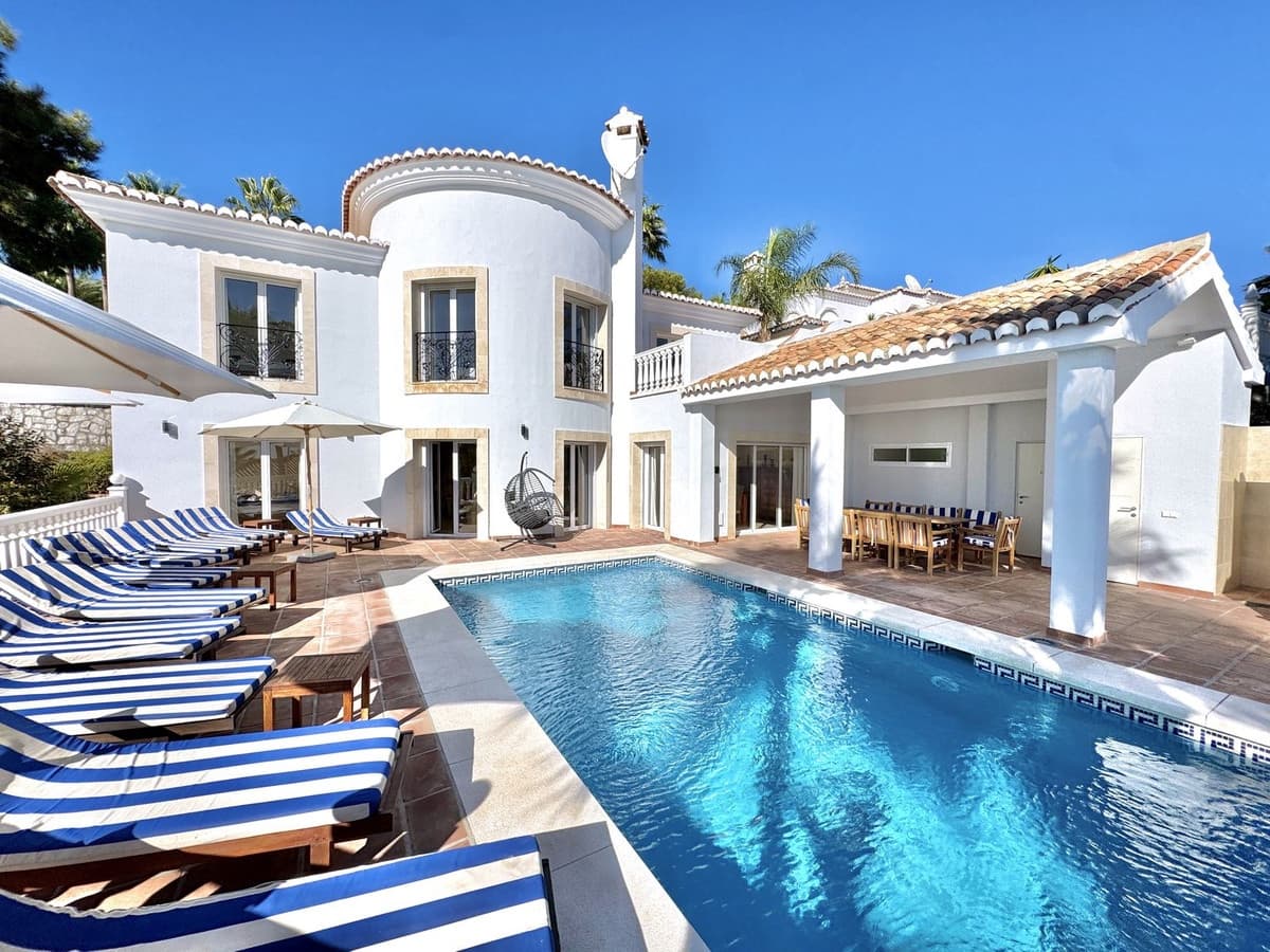5 bedroom Villa for sale in La Cala de Mijas with pool - € 1,595,000 (Ref: 9496595)