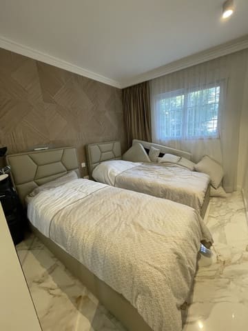 2 soveværelse Lejlighed til salg i Golden Mile, Marbella - € 799.000 (Ref: 9496600)