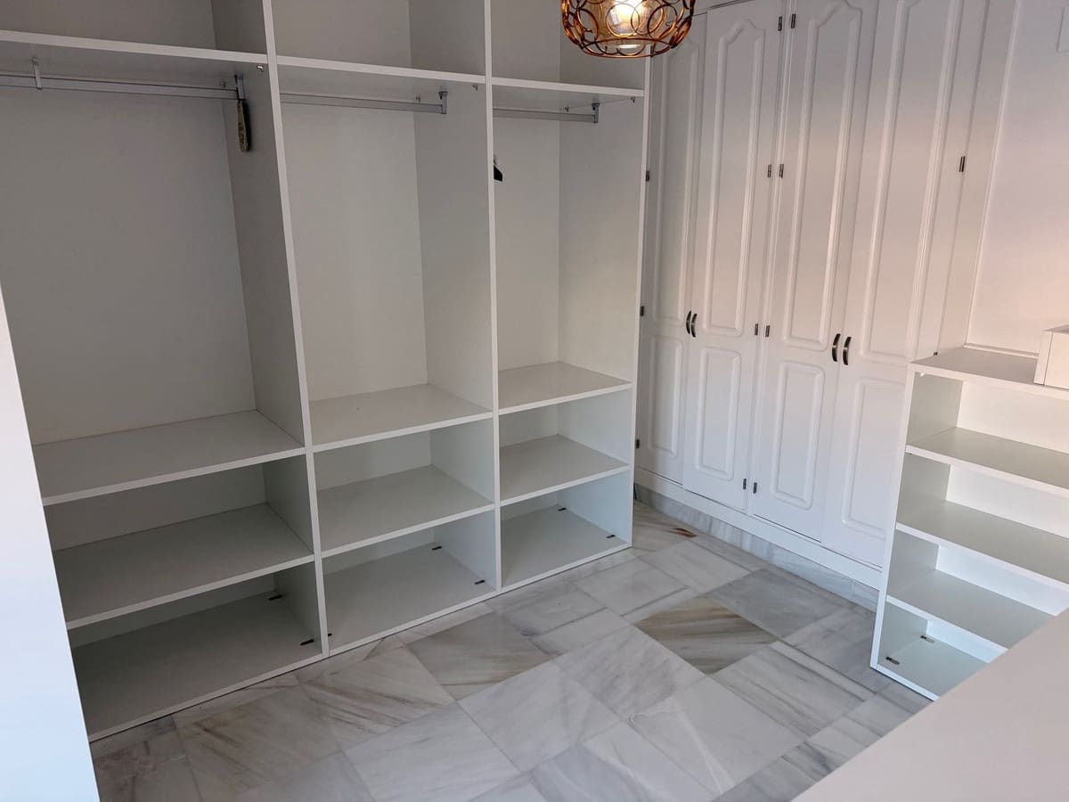 2 bedroom Townhouse for sale in Marbella - € 690,000 (Ref: 9496601)