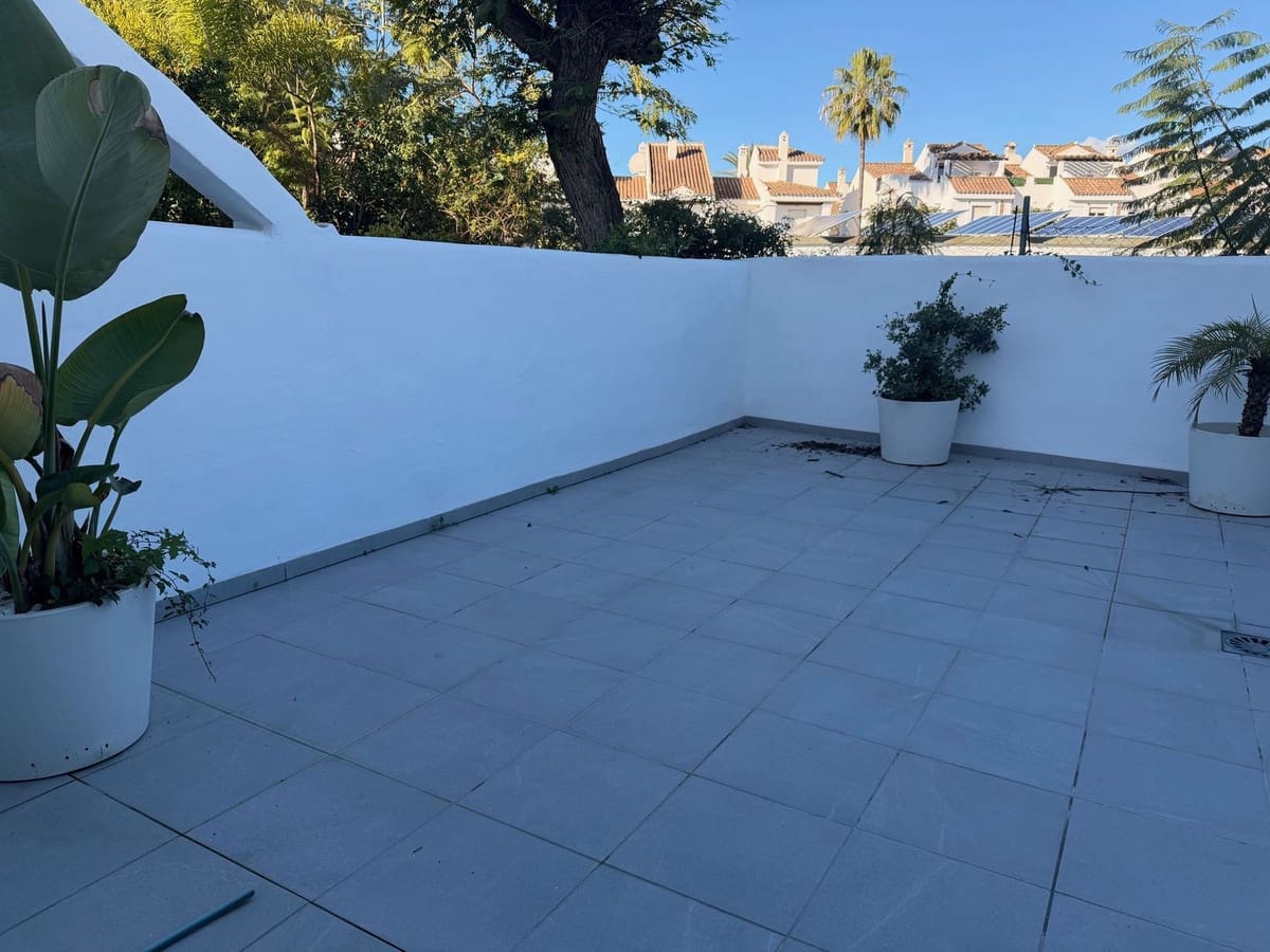 2 bedroom Townhouse for sale in Marbella - € 690,000 (Ref: 9496601)