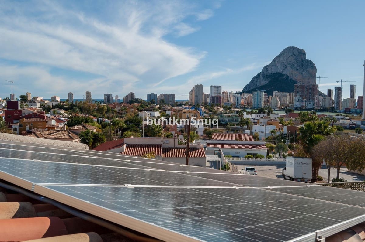 4 makuuhuone Huvila myytävänä paikassa Calpe / Calp mukana uima-altaan - 870 000 € (Ref: 9496602)