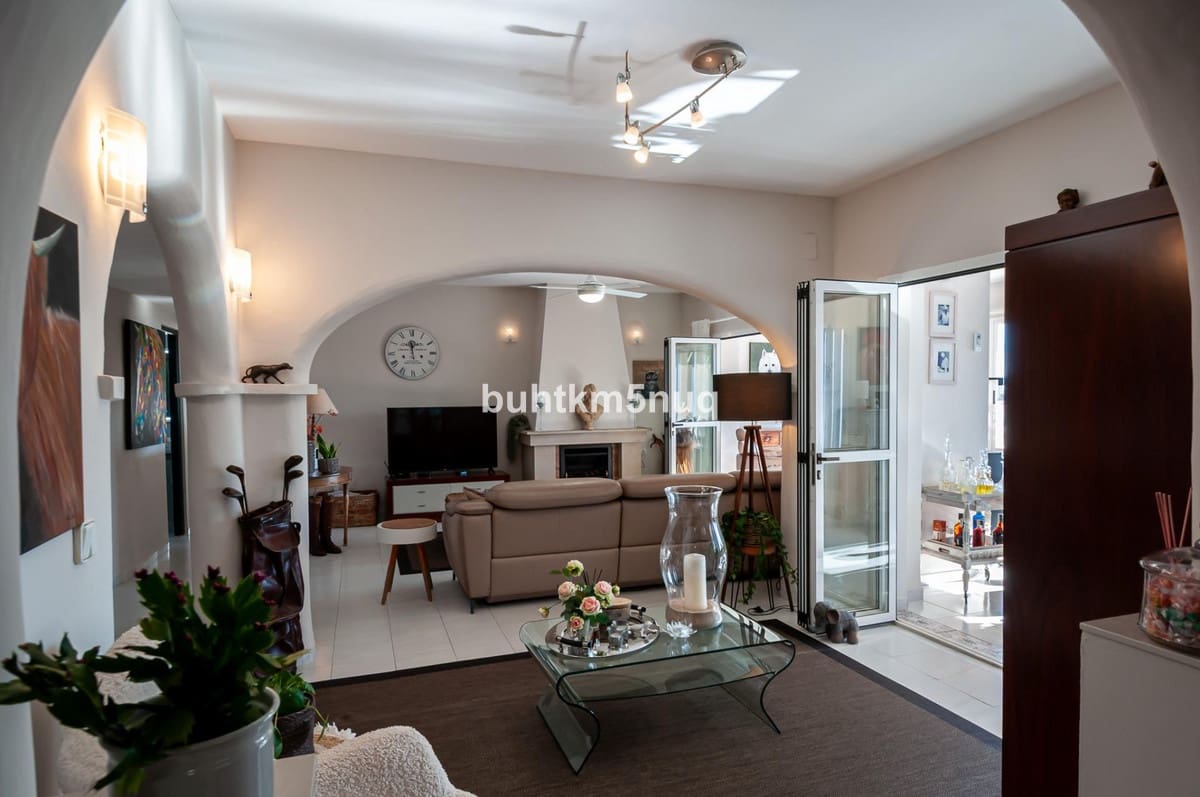 4 makuuhuone Huvila myytävänä paikassa Calpe / Calp mukana uima-altaan - 870 000 € (Ref: 9496602)