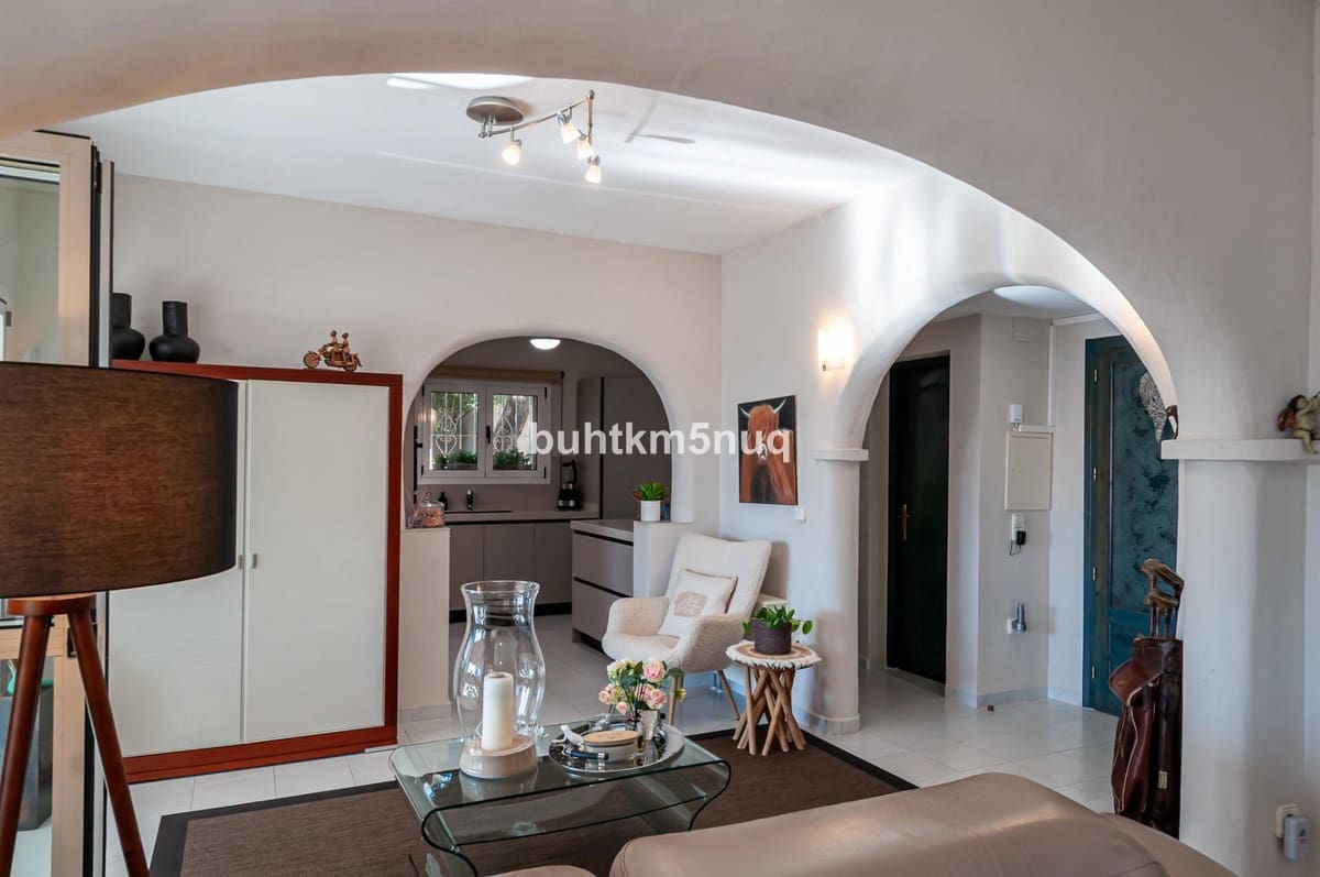 4 makuuhuone Huvila myytävänä paikassa Calpe / Calp mukana uima-altaan - 870 000 € (Ref: 9496602)