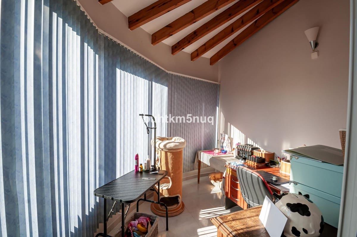 4 makuuhuone Huvila myytävänä paikassa Calpe / Calp mukana uima-altaan - 870 000 € (Ref: 9496602)