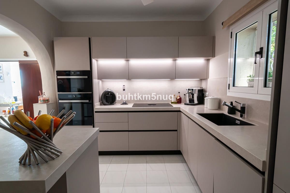 4 makuuhuone Huvila myytävänä paikassa Calpe / Calp mukana uima-altaan - 870 000 € (Ref: 9496602)