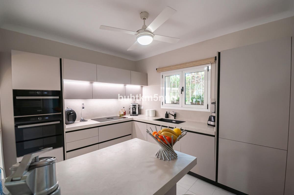 4 makuuhuone Huvila myytävänä paikassa Calpe / Calp mukana uima-altaan - 870 000 € (Ref: 9496602)