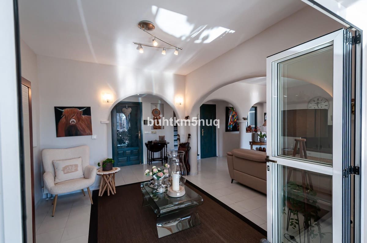 4 makuuhuone Huvila myytävänä paikassa Calpe / Calp mukana uima-altaan - 870 000 € (Ref: 9496602)