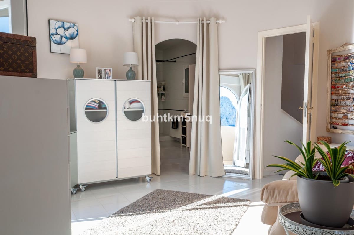 4 makuuhuone Huvila myytävänä paikassa Calpe / Calp mukana uima-altaan - 870 000 € (Ref: 9496602)