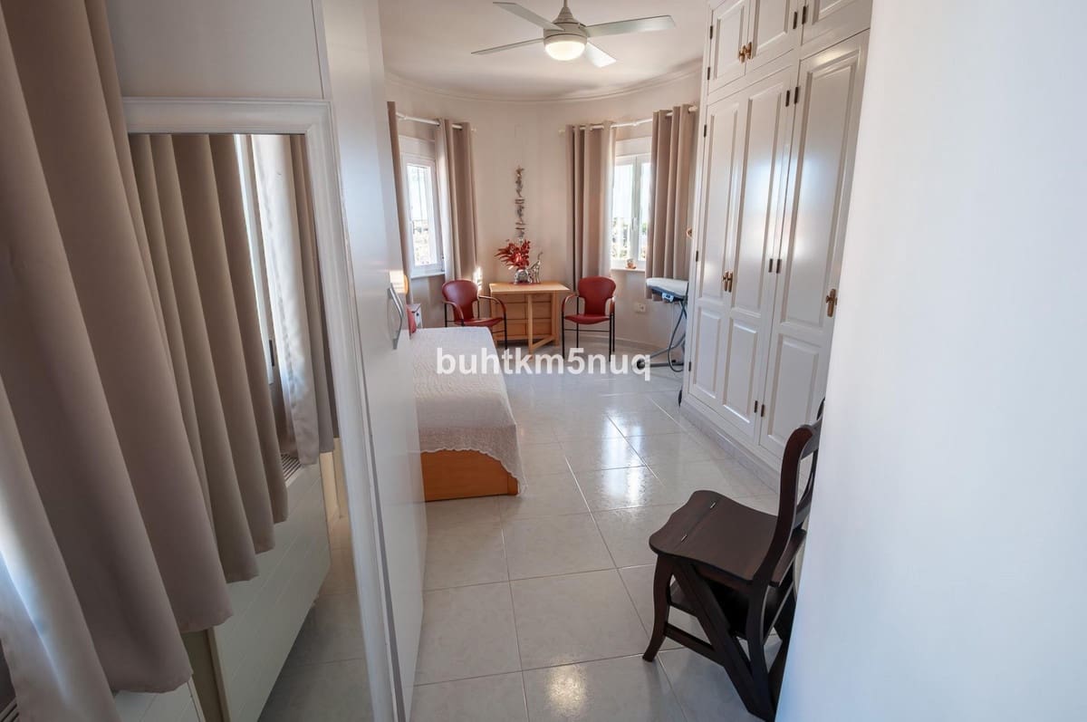 4 makuuhuone Huvila myytävänä paikassa Calpe / Calp mukana uima-altaan - 870 000 € (Ref: 9496602)