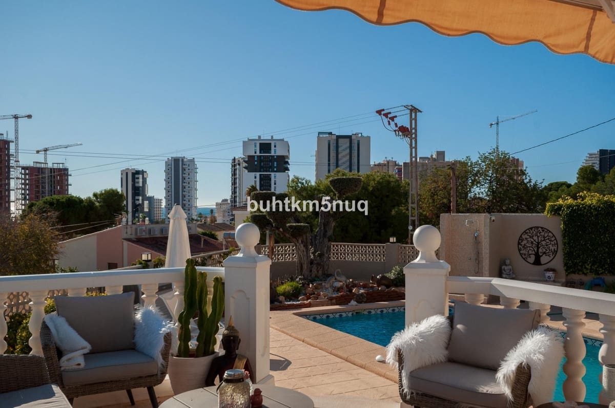 4 makuuhuone Huvila myytävänä paikassa Calpe / Calp mukana uima-altaan - 870 000 € (Ref: 9496602)