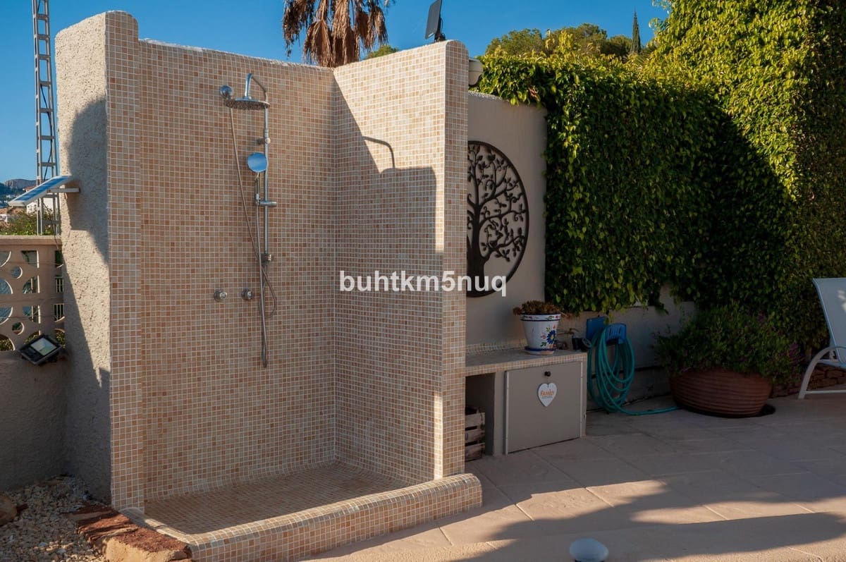 4 makuuhuone Huvila myytävänä paikassa Calpe / Calp mukana uima-altaan - 870 000 € (Ref: 9496602)