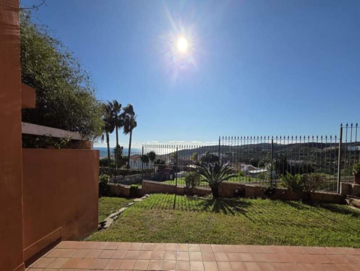 2 bedroom Apartment for sale in La Duquesa / Puerto de la Duquesa - € 280,000 (Ref: 9496605)