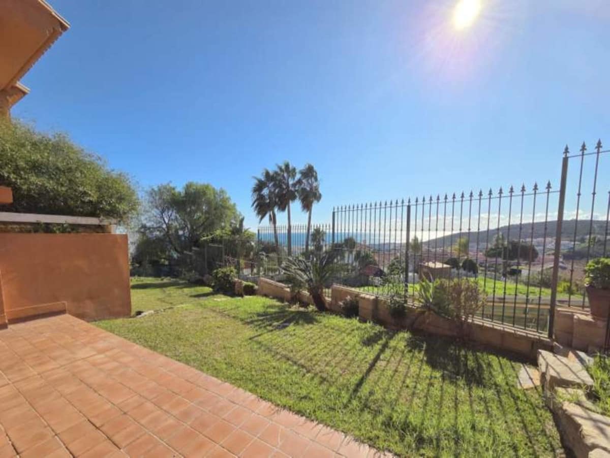 2 bedroom Apartment for sale in La Duquesa / Puerto de la Duquesa - € 280,000 (Ref: 9496605)