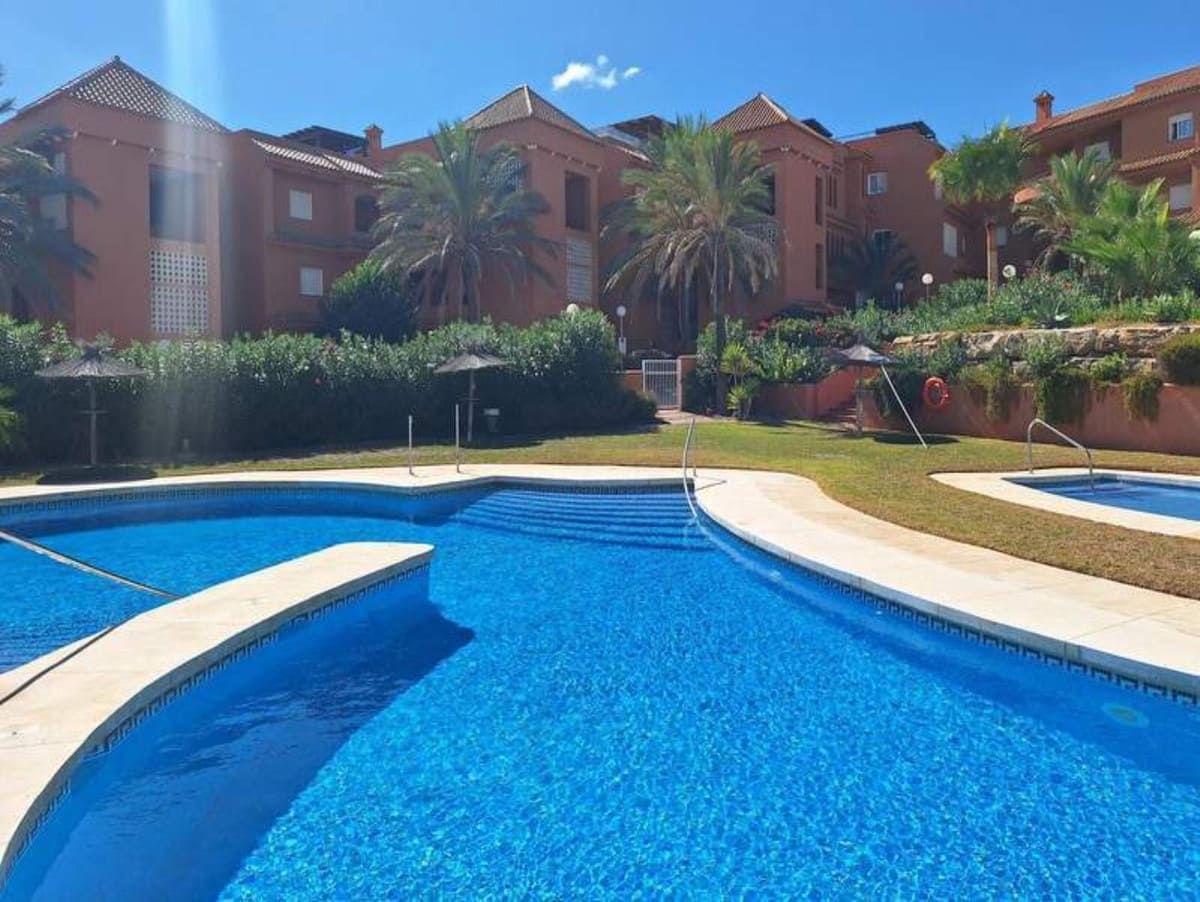 2 bedroom Apartment for sale in La Duquesa / Puerto de la Duquesa - € 280,000 (Ref: 9496605)