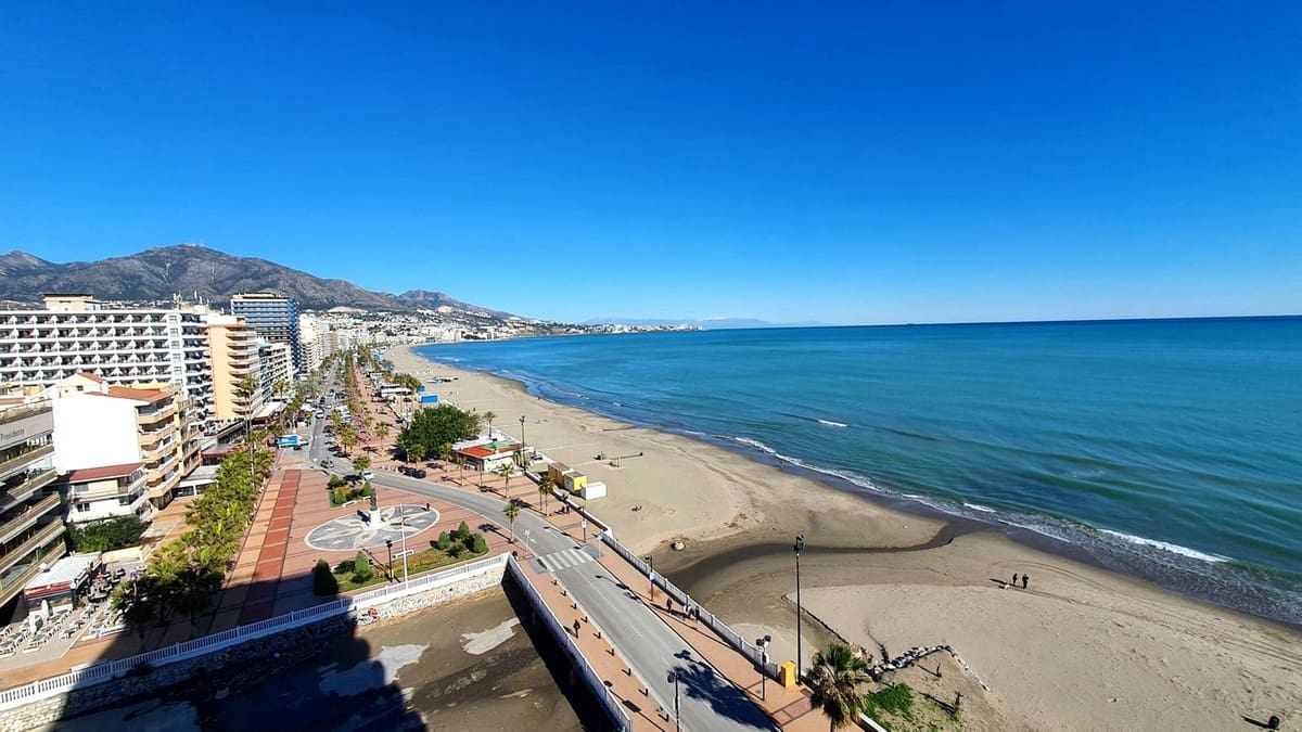 Apartamento de 2 habitaciones en Fuengirola en venta - 399.000 € (Ref: 9496607)